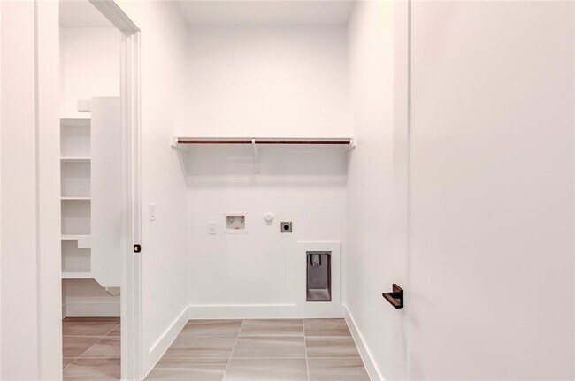 Building Photo - 1703 Kit Cir