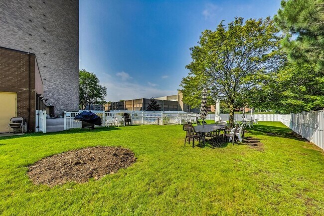 Building Photo - 6340 Americana Dr