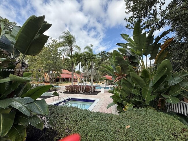 Building Photo - 931 Coral Club Dr