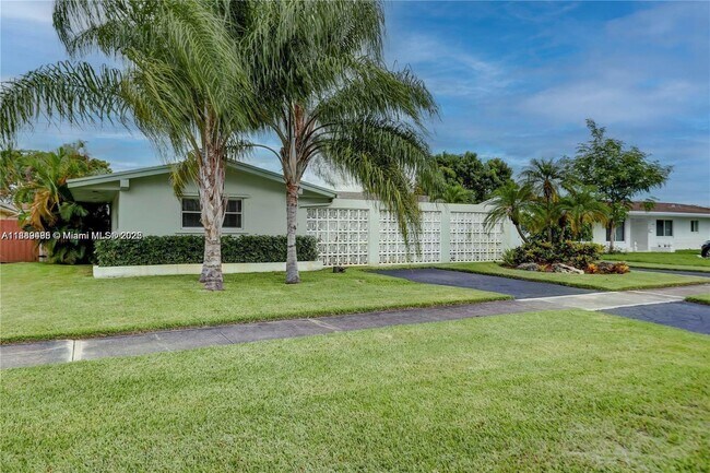 Building Photo - 308 N Crescent Dr