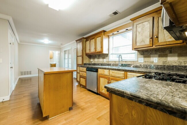 Building Photo - 5020 Amber Way NW