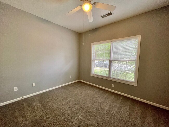 Building Photo - 3 Bedroom Ranch for Rent!