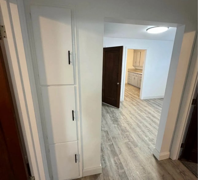 Building Photo - 1006 N 1st Ave