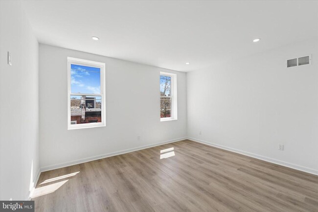 Building Photo - 1824 N 28th St