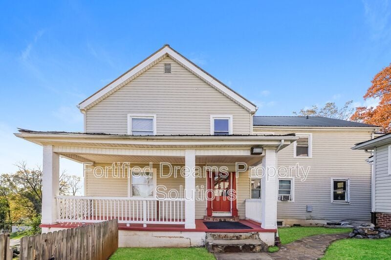 Building Photo - 201 Church St