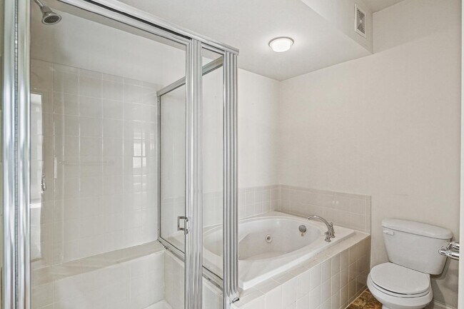 Building Photo - Exquisite brick-front duplex condo, ideall...