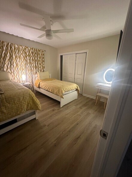 Guest Twin Beds - 6702 Songwood Dr