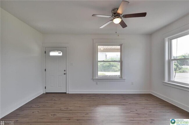 Building Photo - 1660 Main St