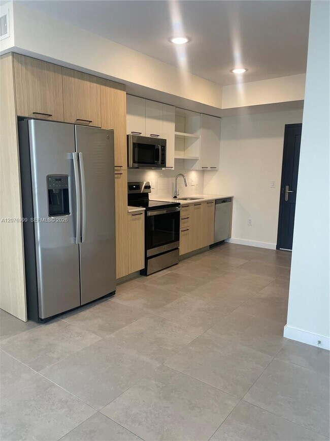 Building Photo - 16395 Biscayne Blvd