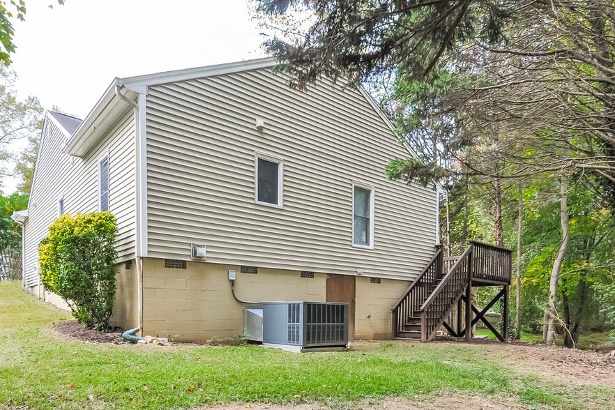 Building Photo - 1929 Deep Forest Trail