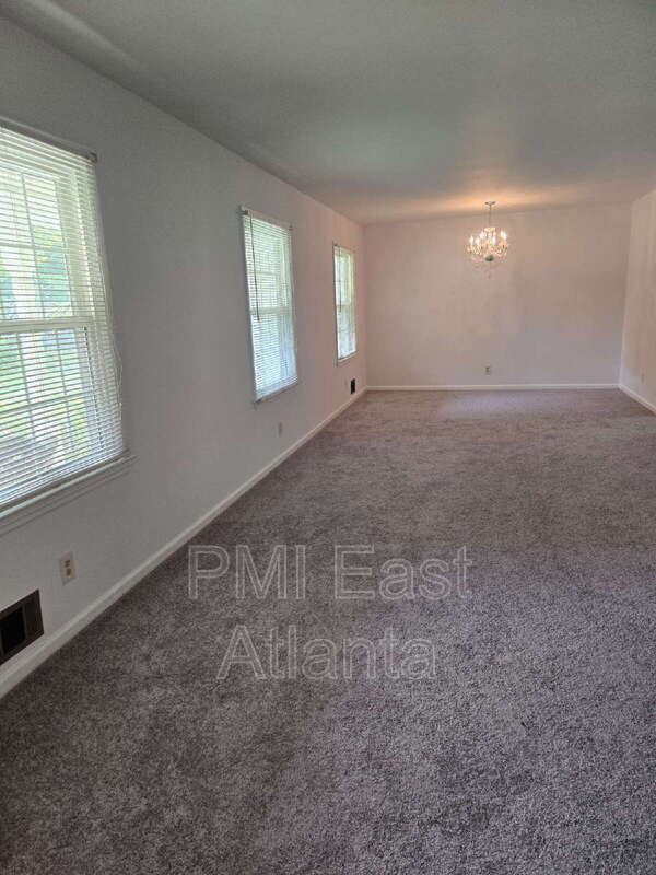 Building Photo - 3622 Kings Park Way