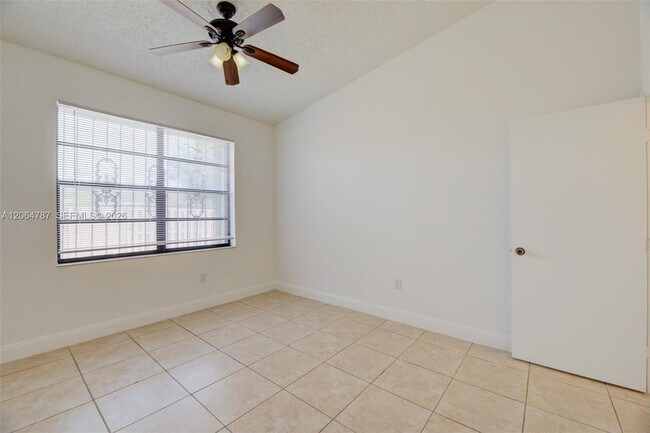 Building Photo - 6707 NW 193rd Ln