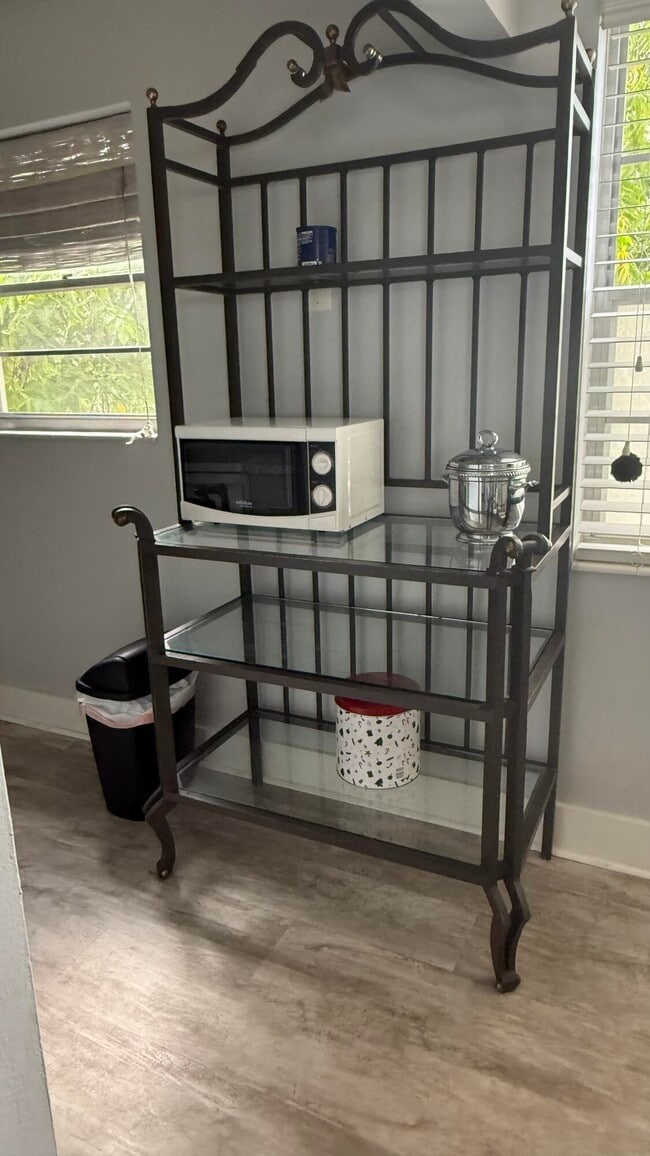 Building Photo - 21 Markham A