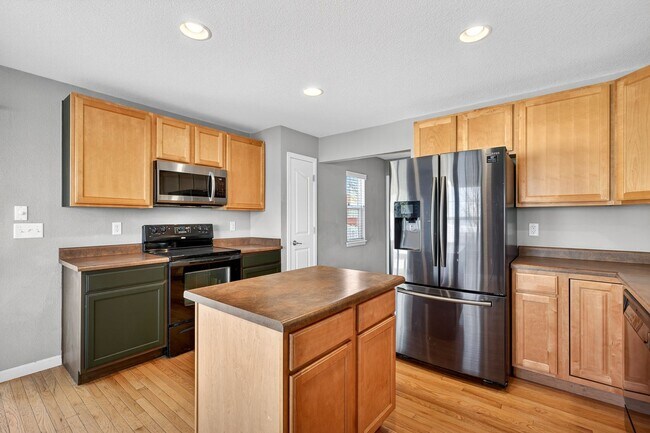 Building Photo - Amazing 3 bedroom home