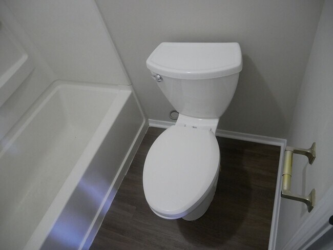 Building Photo - 6530 Jamestown Dr