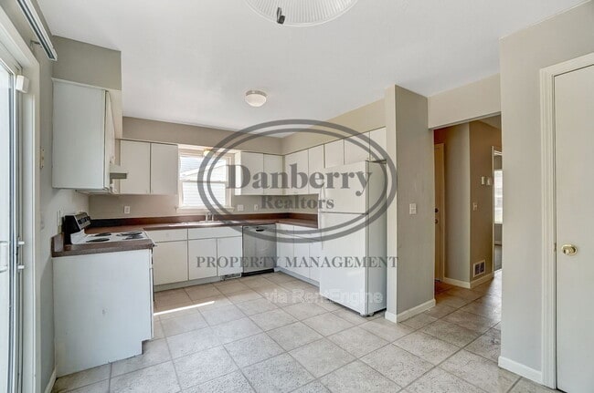 Building Photo - 3612 Willow Run Dr