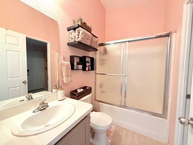 Building Photo - AVAILABLE NOW! 3 Bed / 2 Bath Condo in 55+...
