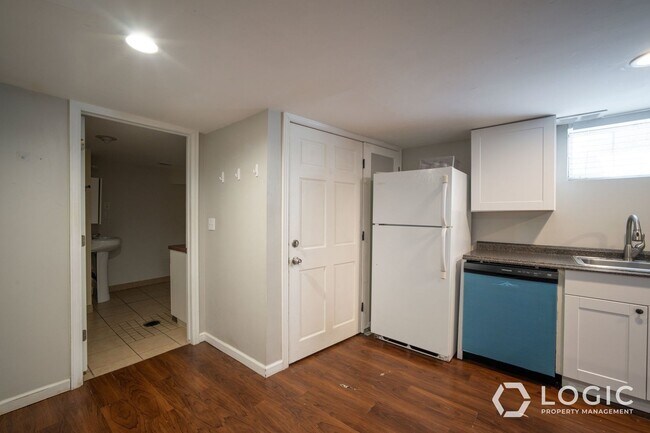 Building Photo - 822 E 50 S