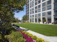 Building Photo - 360 State