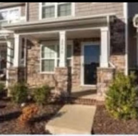 Building Photo - 2026 Hickory Brook Dr