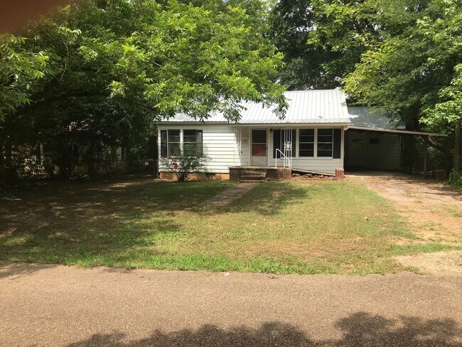 Building Photo - AVAILABLE NOW!