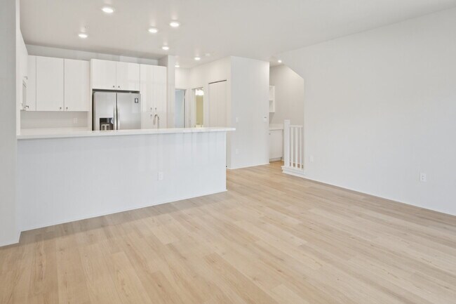 Building Photo - BRAND NEW 3 Bedroom Townhome in Hoopili | Split A/C | 2 Parking | $3,900/Month