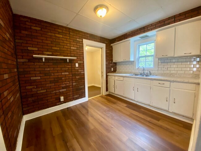 Building Photo - 664 Corley St
