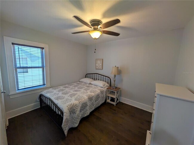 Building Photo - 771 14th Ave S