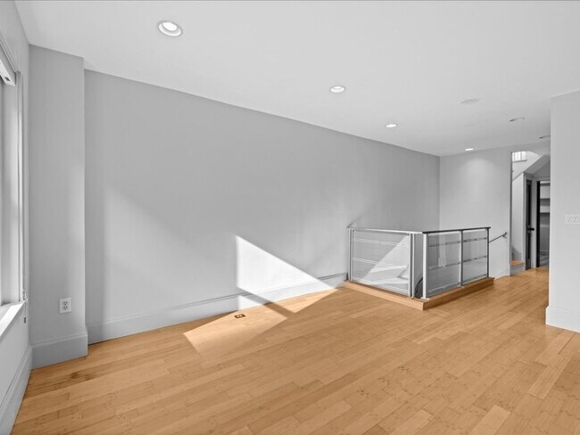 Building Photo - 81 Saint Botolph St