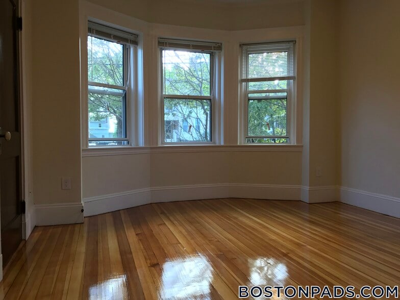 Building Photo - 163 Summer St