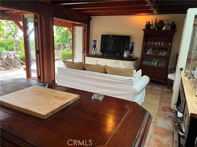 Building Photo - 845 Temple Hills Dr