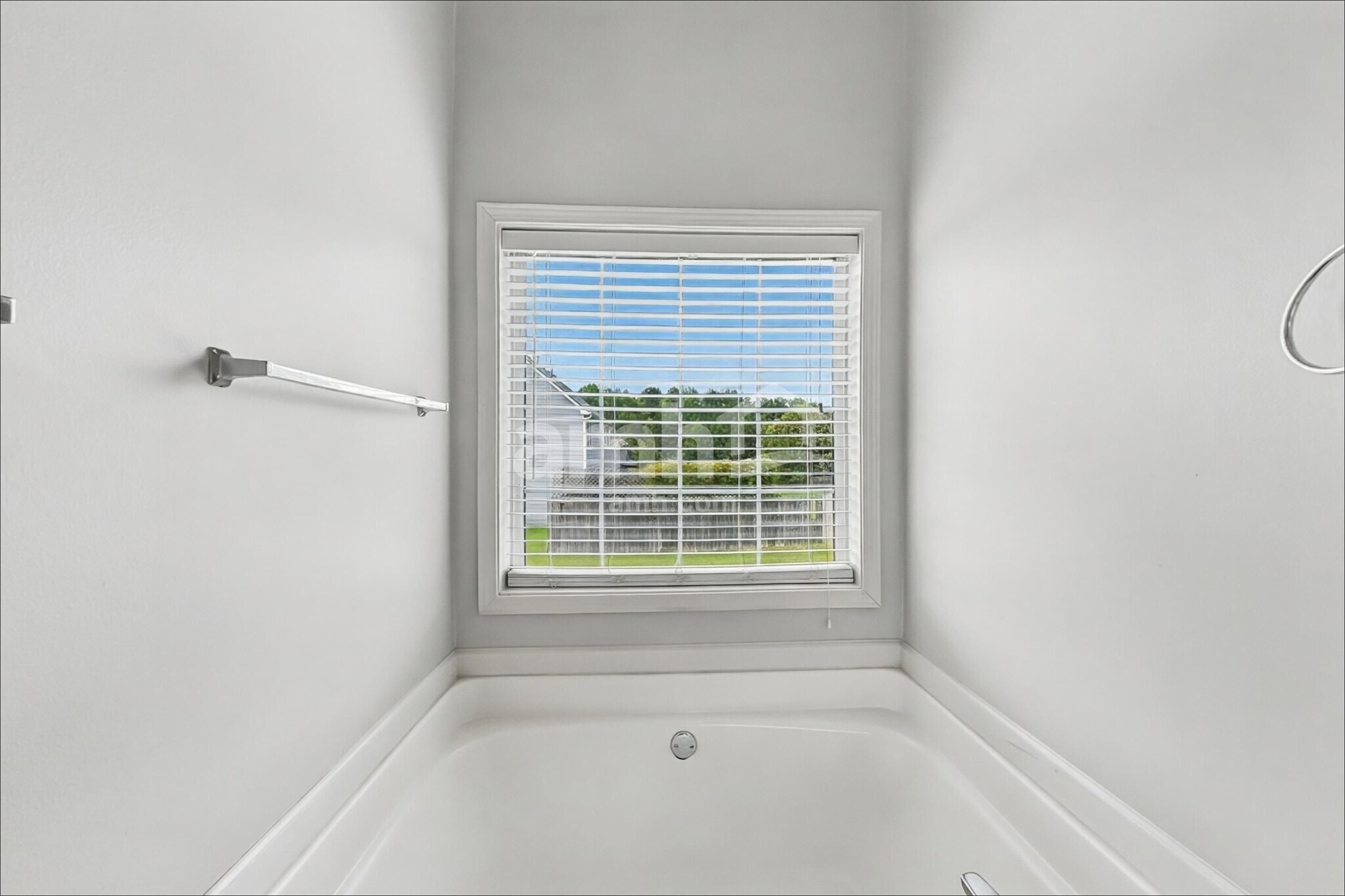 Building Photo - 1552 Armende Cir