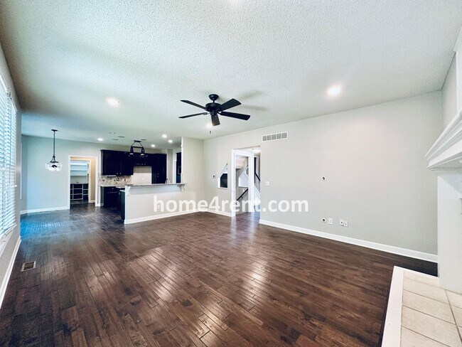 Building Photo - Elegant Cul-de-Sac Retreat with 5th Bedroo...