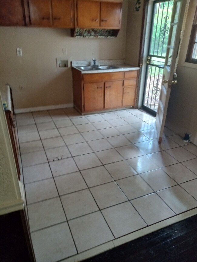 Building Photo - 2166 Pamela Dr