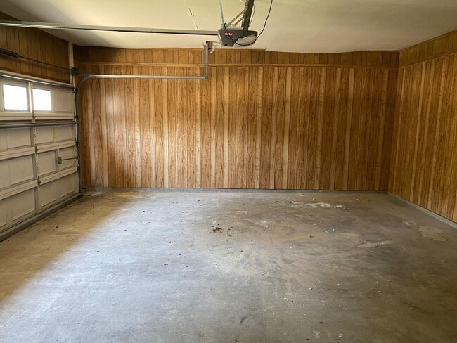 Building Photo - 5845 Woodway Dr