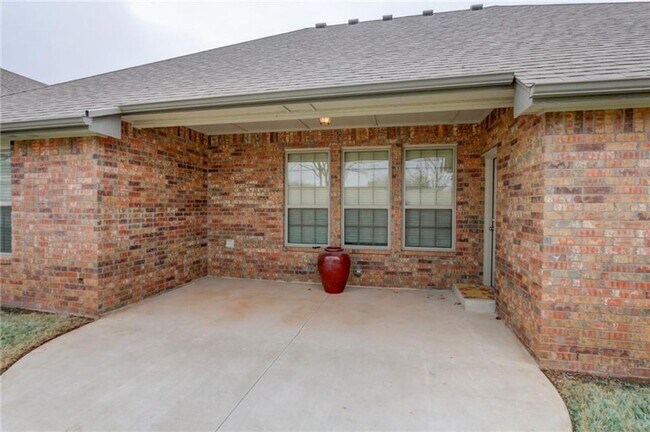 Building Photo - Stunning Edmond Home- Regency Pointe-Neigh...