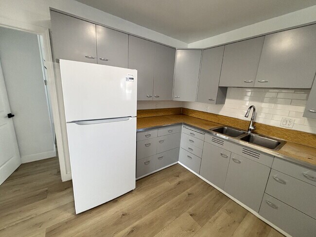 Building Photo - "Cozy Elegance Awaits: 3-Bed, 2-Bath Gem w...