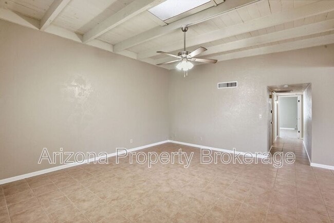 Building Photo - 2192 E Balboa Dr