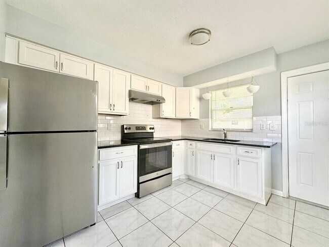 Building Photo - 10812 Hannaway Dr