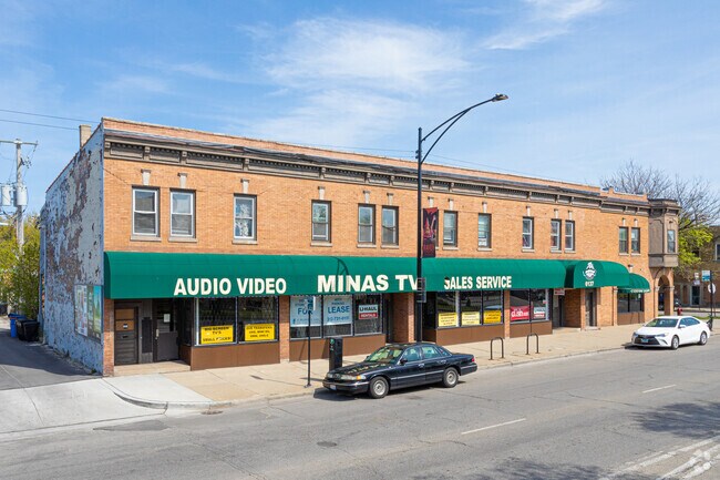 Building Photo - 6133-6137 N Clark St