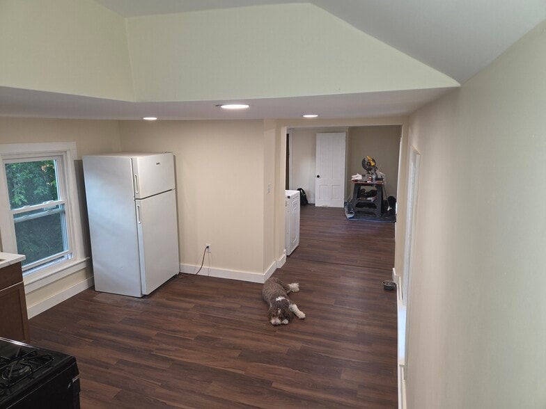 Kitchen and laundry - 20 Chilcott Pl