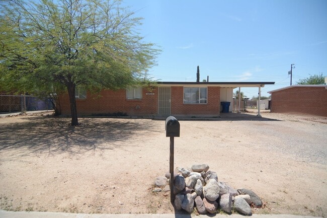 Primary Photo - Charming 3 Bedroom 1 Bath Home! Central Tu...