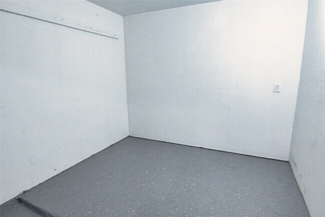 Building Photo - 3202 Birch Creek Dr