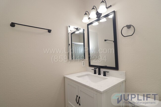 Building Photo - 2-bedroom, 2-bathroom home in a gated comm...