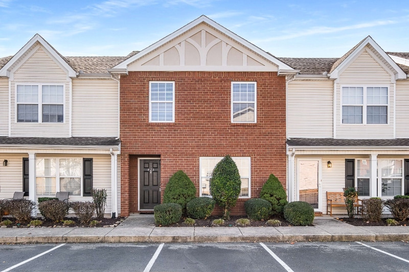 Primary Photo - 423 Shoshone Pl