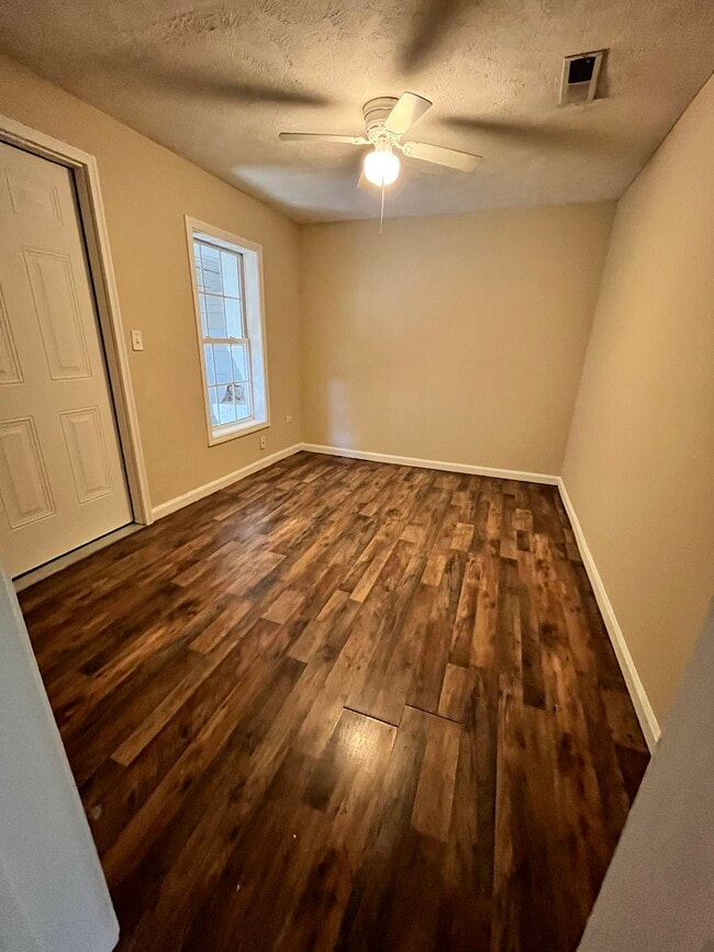 Building Photo - 410 SW Atlantic St