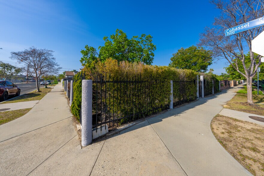 Building Photo - 7503 Camellia Ave