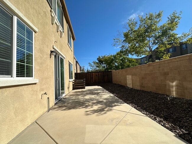 Building Photo - 1008 Oakbriar Cir