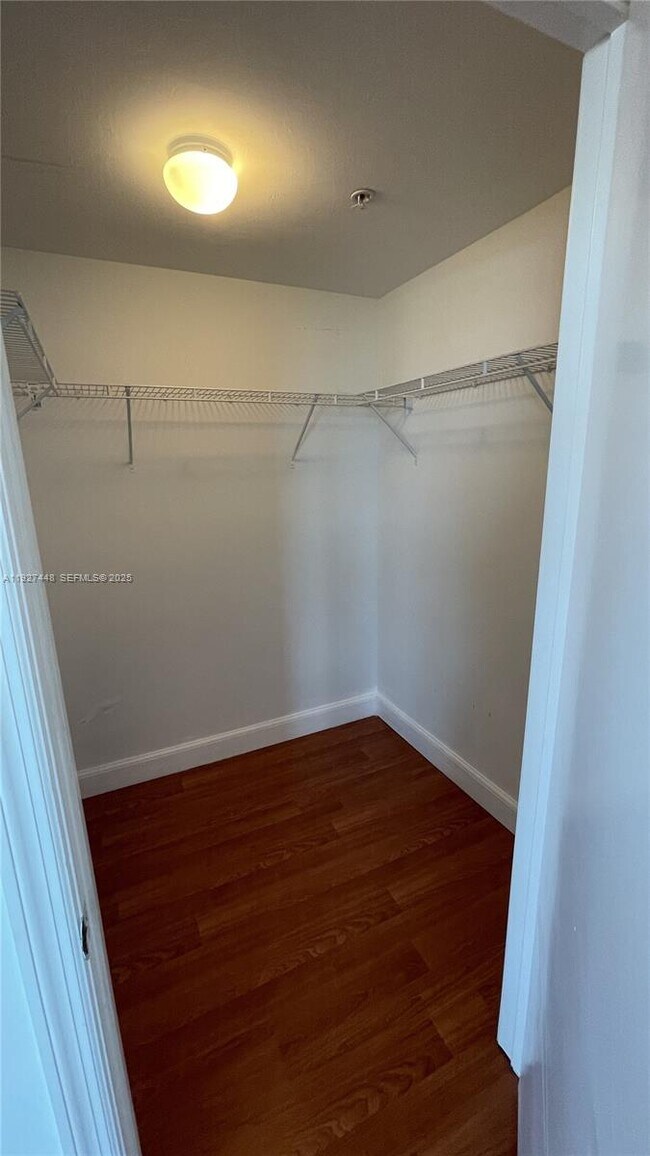 Building Photo - 14951 Royal Oaks Ln