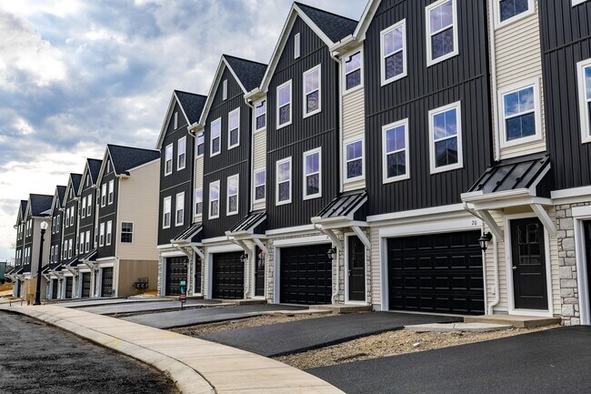 Building Photo - Brand New 3 Bed, 2.5 bath townhome in Carlisle!